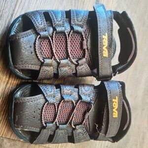 Teva Kid’s Brown Fisherman sandals size 3
